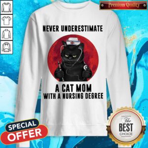 Awesome Never Underestimate A Cat Mom With A Nursing Degree Sweatshirt