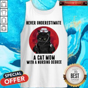 Awesome Never Underestimate A Cat Mom With A Nursing Degree Tank Top