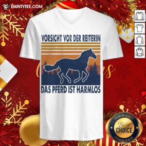 Hot Horse Vorsicht Vor Der Reiterin Das Pferd Ist Harmlos Vintage Retro V Neck- Design By Daintytee.com