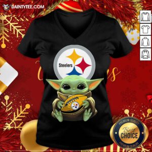 Pretty Baby Yoda Hugging Pittsburgh Steelers V-neck - Design By Daintytee.com
