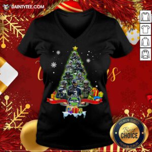 Seattle Seahawks Player Signatures Christmas Tree V-neck- Design By Daintytee.com