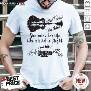 Fleetwood Mac She Rules Her Life Like A Bird In Flight Signatures Shirt- Design By Daintytee.com