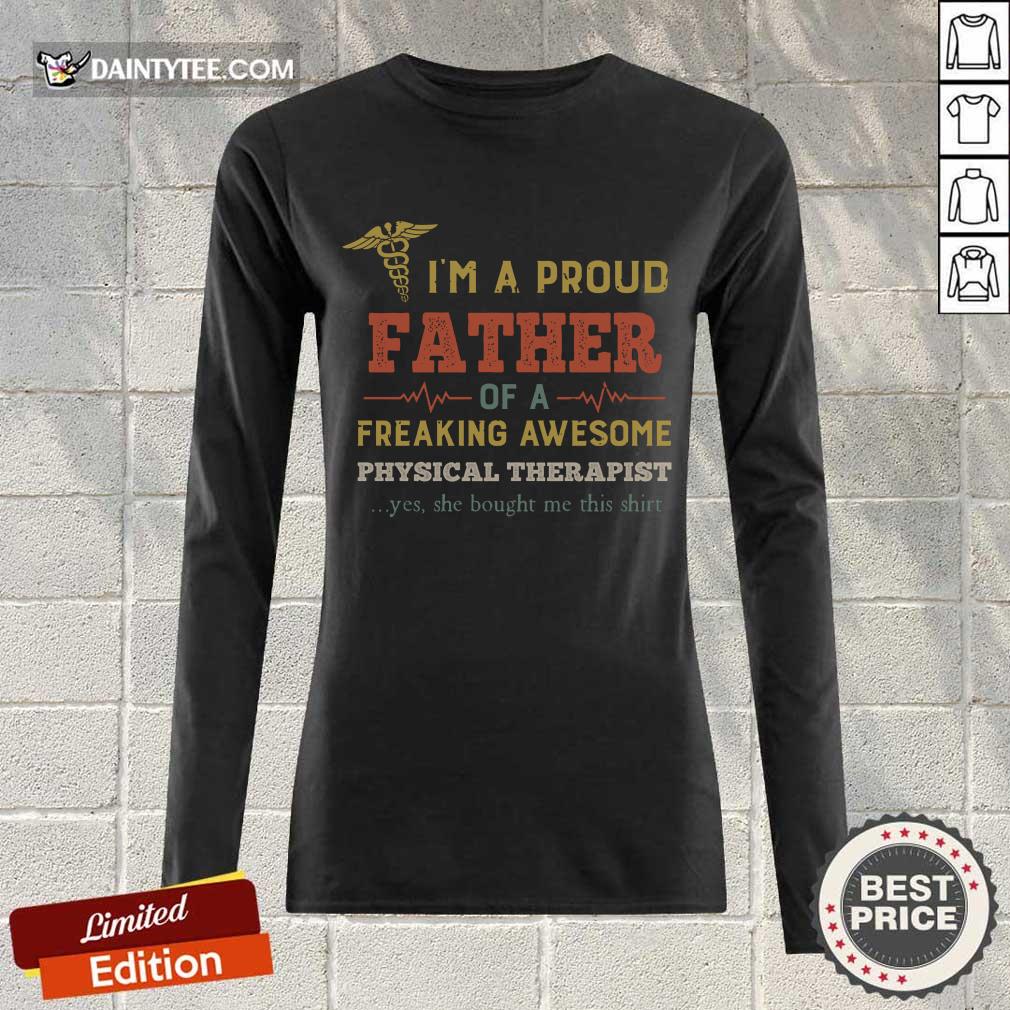 Hot I'm A Proud Father Of A Freaking Awesome Physical Therapist Long-sleeved Hot I'm A Proud Father Of A Freaking Awesome Physical Therapist Long-sleeved