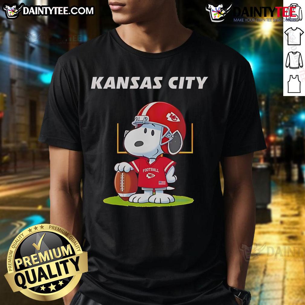Nice Kansas City Chiefs X Peanuts Day 2025 T-Shirt featuring a fun design with characters and team colors.