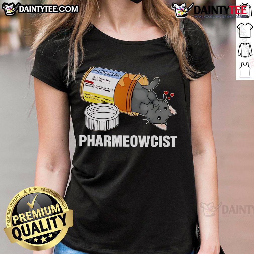 Alt Text: Cute black cat wearing a lab coat on a Pharmeowcist ladies tee, perfect for cat lovers and pharmacy enthusiasts.