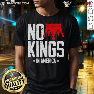 Top No King In America T-Shirt featuring bold graphic design, perfect for expressing individuality and patriotism.