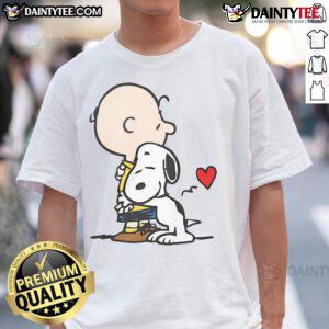 Cute Peanuts Snoopy hug T-shirt featuring Snoopy and Woodstock in a heartwarming embrace, perfect for fans.