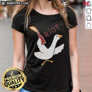 Funny Riot Goose Ladies Tee featuring a humorous goose graphic, perfect for casual wear and animal lovers.