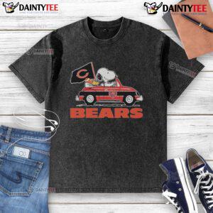 Alt Text: Official Snoopy and Woodstock driving a car on a Chicago Bears washed t-shirt, perfect for fans and collectors.