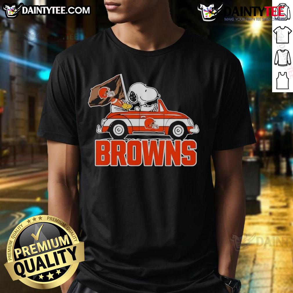 Official Snoopy and Woodstock driving a car on Cleveland Browns T-Shirt, perfect for fans and collectors.