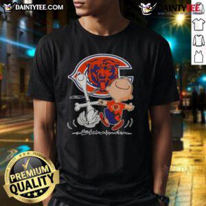 Alt Text: Cute Peanuts Snoopy X Charlie Brown Chicago Bears football T-shirt featuring iconic characters in team colors.