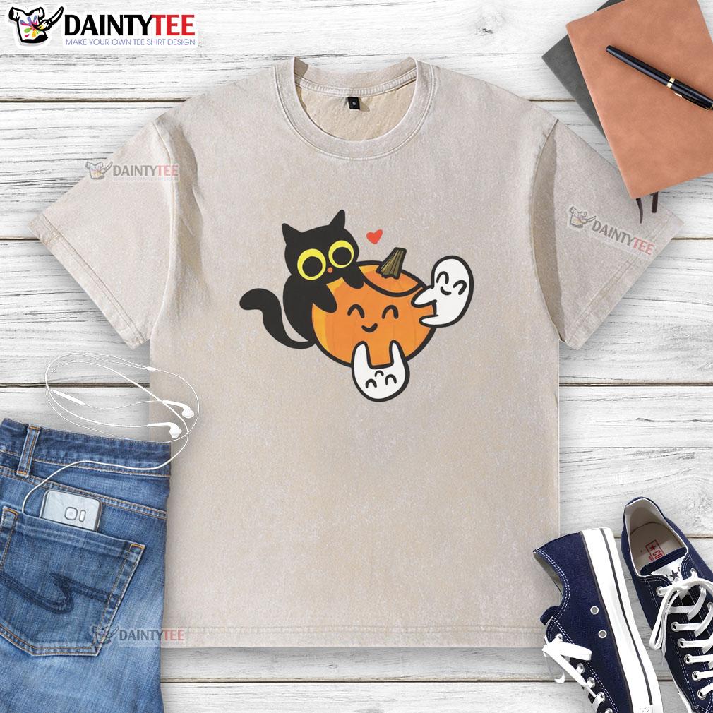 Cute cat with pumpkins and ghosts on a washed t-shirt, perfect for Halloween and cat lovers.