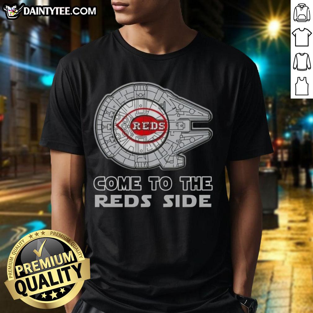 Premium Star Wars Come To The Cincinnati Reds Side T-Shirt featuring iconic characters and team logo on a stylish design.