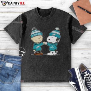 Alt Text: Cute Peanuts Charlie Brown and Snoopy fist bump in Philadelphia Eagles football washed t-shirt design.