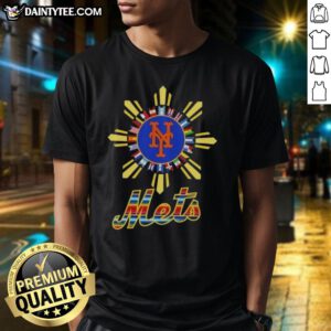 Alt Text: Good New York Mets X Hispanic T-Shirt featuring vibrant colors and team logo, celebrating diversity and baseball culture.