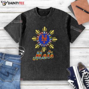Alt Text: Good New York Mets x Hispanic washed t-shirt featuring vibrant team colors and a stylish, comfortable design.
