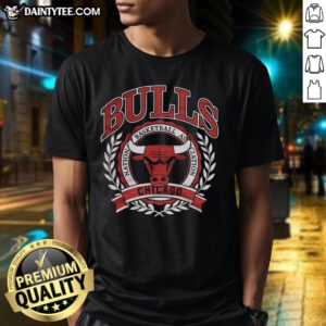 Alt Text: Retro Chicago Bulls NBA logo T-shirt with laurel wreath frame, perfect for fans and collectors.