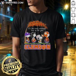 Premium Clemson Tigers X Peanuts Snoopy and Friends autumn T-shirt celebrating the most wonderful time of the year.