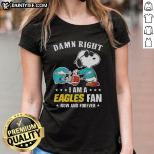 Premium Peanuts Snoopy shirt for Eagles fans - 'Damn Right I Am' Ladies Tee showcasing team spirit and style.