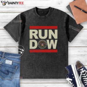 Hot Run Dow United States Department of War washed t-shirt featuring vintage military design and soft fabric.